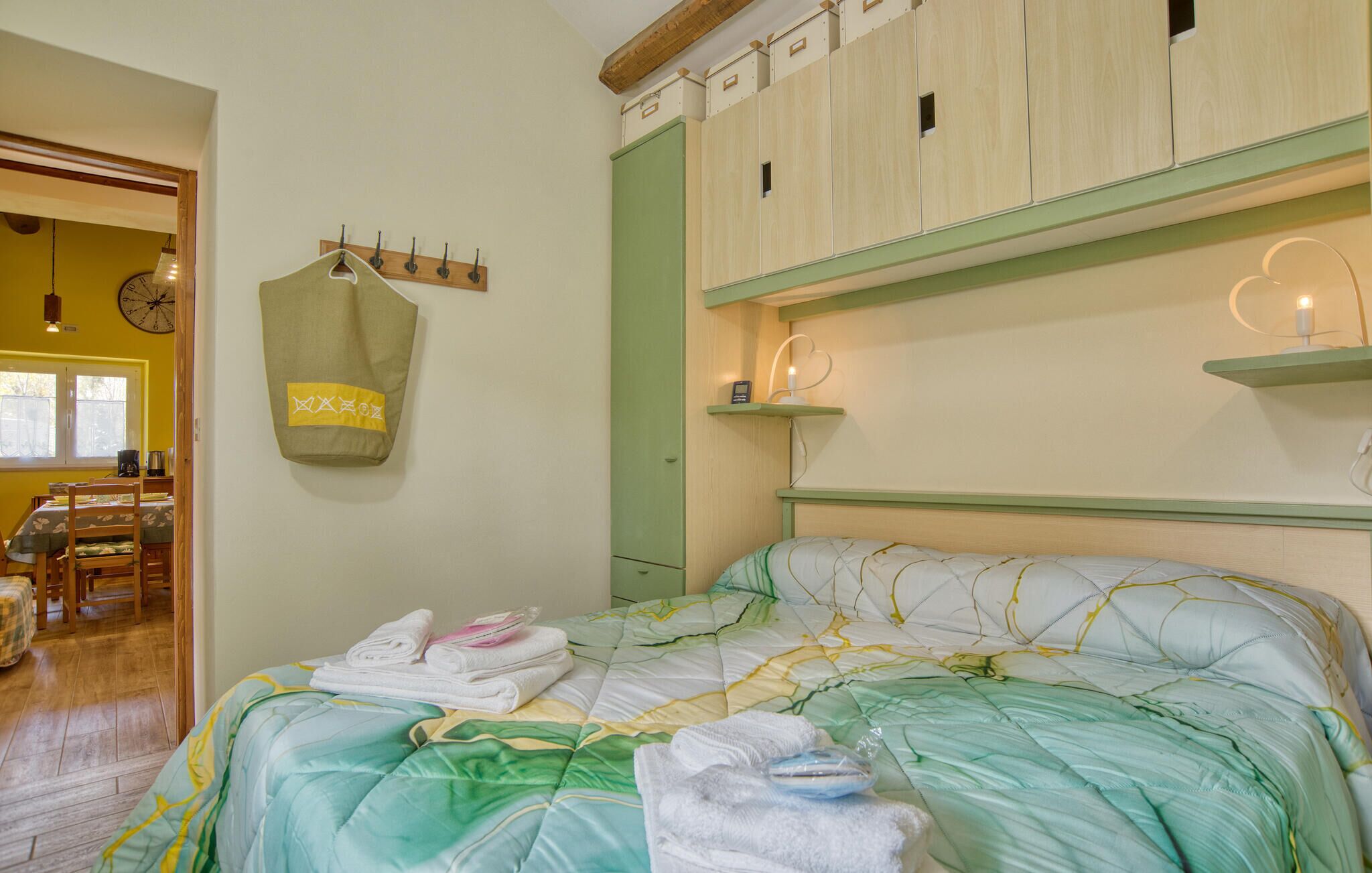 1 chambre, lit parapluie, Wi-Fi gratuit, draps fournis