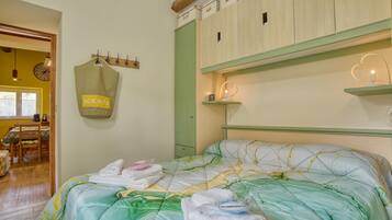 1 chambre, lit parapluie, Wi-Fi gratuit, draps fournis