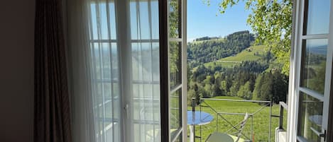 Chambre Double Supérieure, vue colline | Intérieur