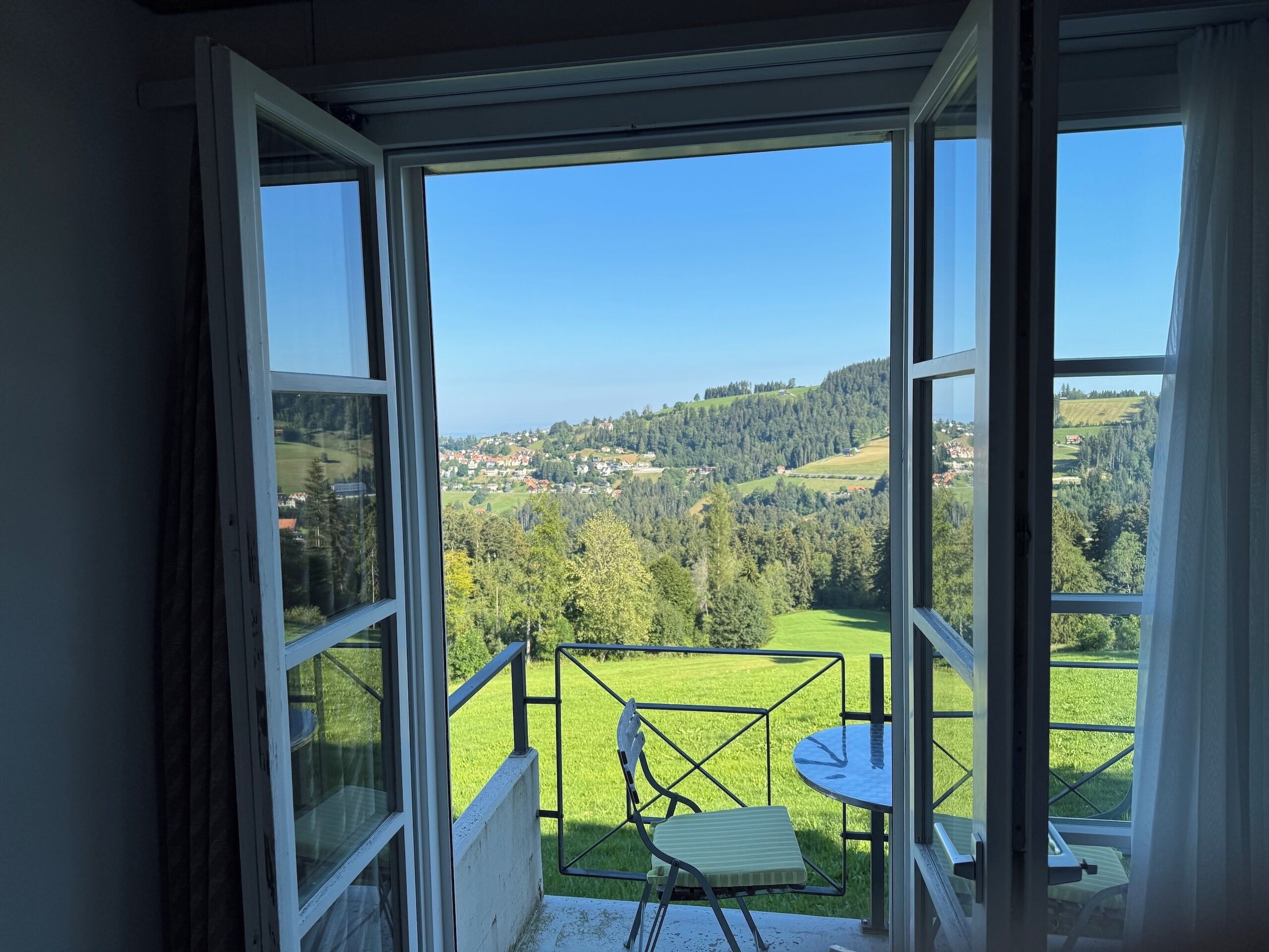 Chambre Double Supérieure, vue colline