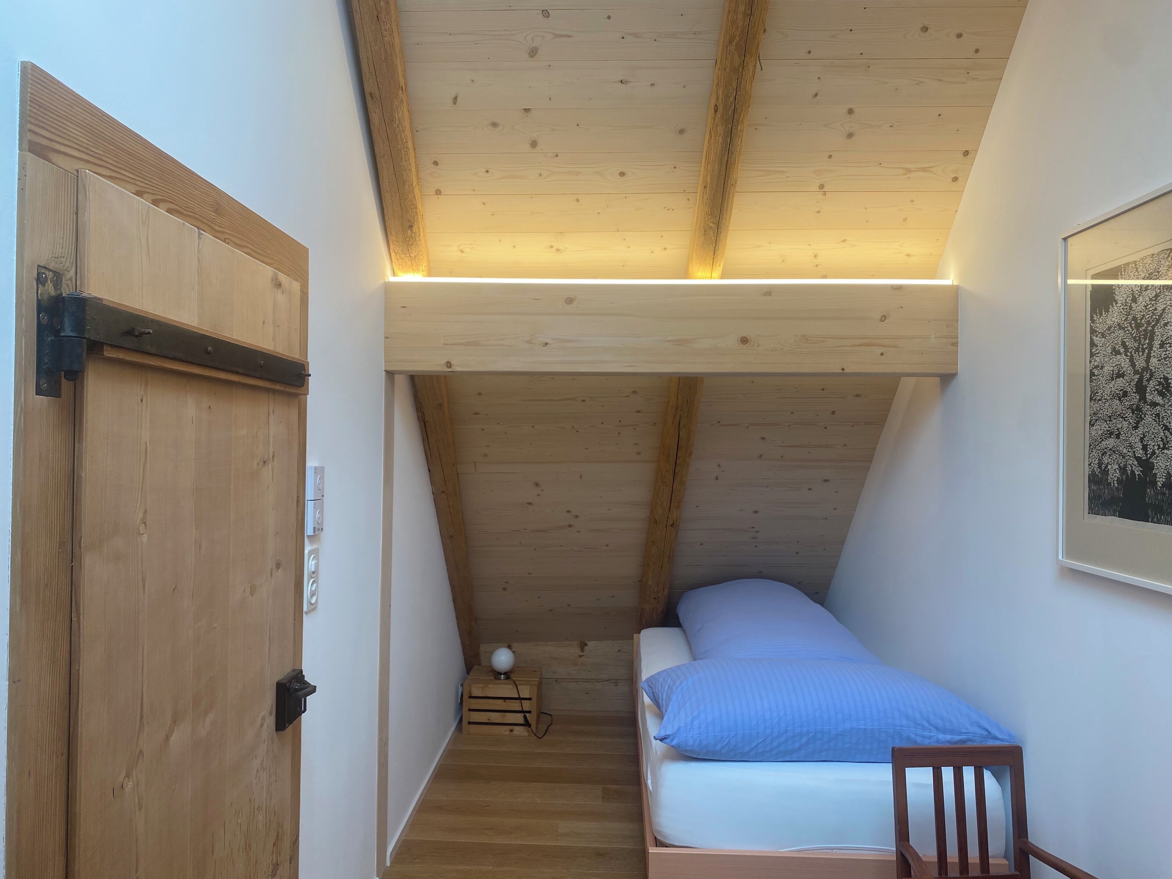 Quarto quádruplo superior, vista para a colina | Edredons de pluma, escrivaninha, espaço de trabalho para notebook
