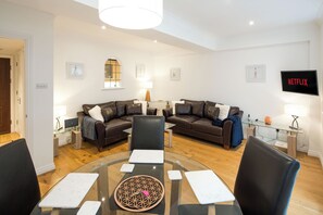 Classic Apartment | Living area - 1BD Modern City Oasis: Near London Attractions (London)