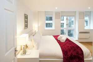 Classic Apartment | 1 bedroom, iron/ironing board, free WiFi - 1BD Modern City Oasis: Near London Attractions (London)