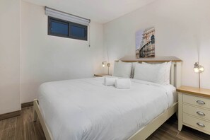 1 bedroom, iron/ironing board, WiFi (free), bed sheets