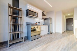 Coffee/tea maker, fridge, microwave, oven