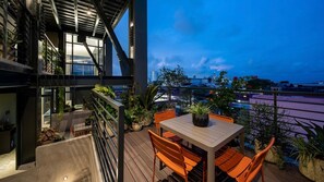 Outdoor dining - Apartment Upper Level in Casco View (Panama City)