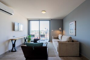 TV - 1BR in Casco View Life (Panamá)