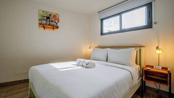 Iron/ironing board, WiFi, bed sheets