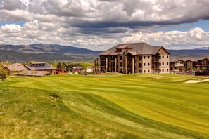Golf - Upscale Townhouse w/ Private Hot Tub - Located at Canyons Village Base (Park City)