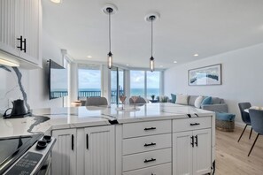 The chic, open kitchen offers ample space & all the comforts of home - Solana Sunset – Stunning Beachside Retreat for 4! (Solana Beach)