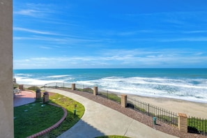 Soak in the breathaking ocean views from your private balcony - Solana Sunset – Stunning Beachside Retreat for 4! (Solana Beach)
