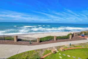Soak in the breathaking ocean views from your private balcony - Solana Sunset – Stunning Beachside Retreat for 4! (Solana Beach)