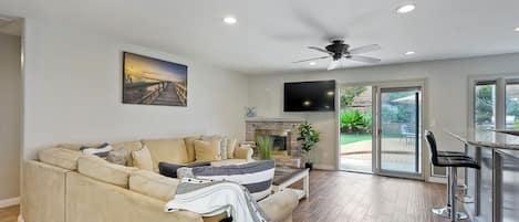 TV, fireplace, offices