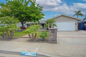 Unclassified image, 4 of 34, button - Carlsbad Charm – 3 BDR Stunner! (Carlsbad)
