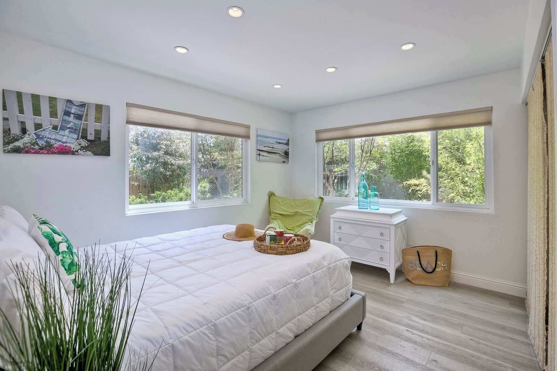 4 bedrooms, iron/ironing board, travel cot, WiFi