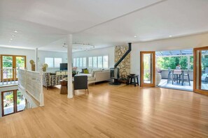 TV, fireplace, offices