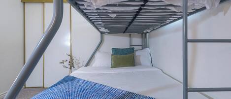 Bedroom #1 Bunk Bed Twin/Full