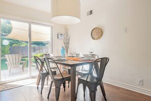 Dining - Family Retreat - Pet Friendly | Beach | Legoland (Oceanside)