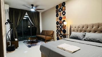 Bàn ủi/dụng cụ ủi quần áo