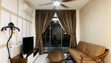 Bàn ủi/dụng cụ ủi quần áo