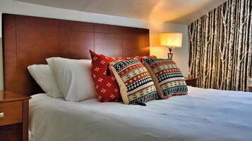 3 bedrooms, iron/ironing board, travel crib, WiFi (free)
