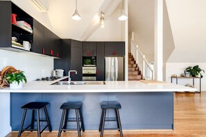 Refrigerador y lavavajillas 