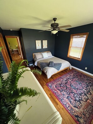 3 chambres, fer et planche à repasser, Wi-Fi, draps fournis