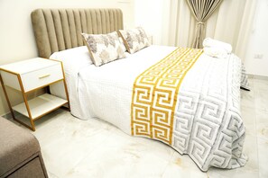 In-room safe, desk, soundproofing, free WiFi - Lifestyle Naples B&B (Naples)