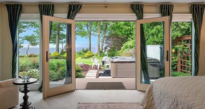 The Blue Heron on Lake Michigan, private beach, hot tub, indoor fireplace and outdoor fire table. Fully stocked home. Just pack your clothes and everything else you need is there, including beach towels and chairs.