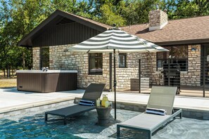 Property amenity - Hot Tub Pool Firepit Gameroom Guesthouse (Manor)