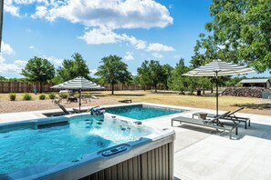 Property amenity - Hot Tub Pool Firepit Gameroom Guesthouse (Manor)