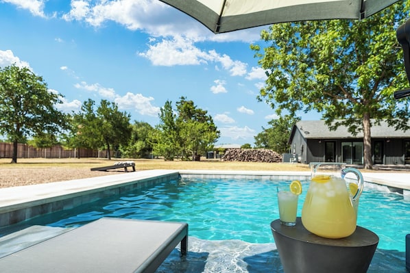 Property amenity - Hot Tub Pool Firepit Gameroom Guesthouse (Manor)