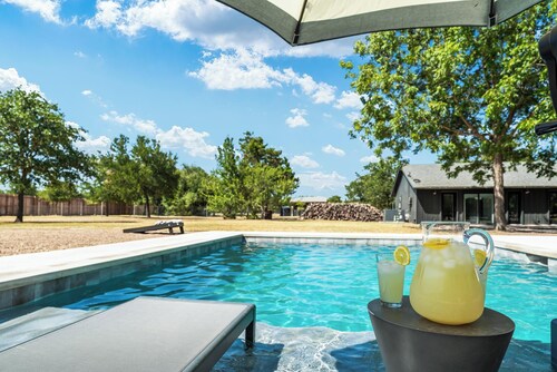 Hot Tub Pool Firepit Gameroom Guesthouse