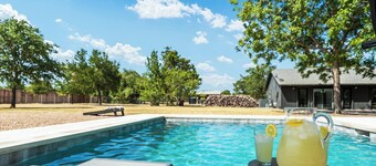 Hot Tub Pool Firepit Gameroom Guesthouse