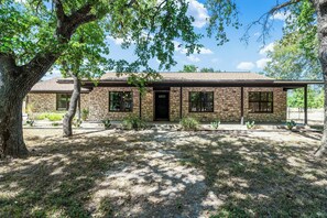 Property amenity - Hot Tub Pool Firepit Gameroom Guesthouse (Manor)
