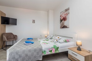 2 bedrooms, bed sheets - Apartment Tena 3 with sea view (Njivice)