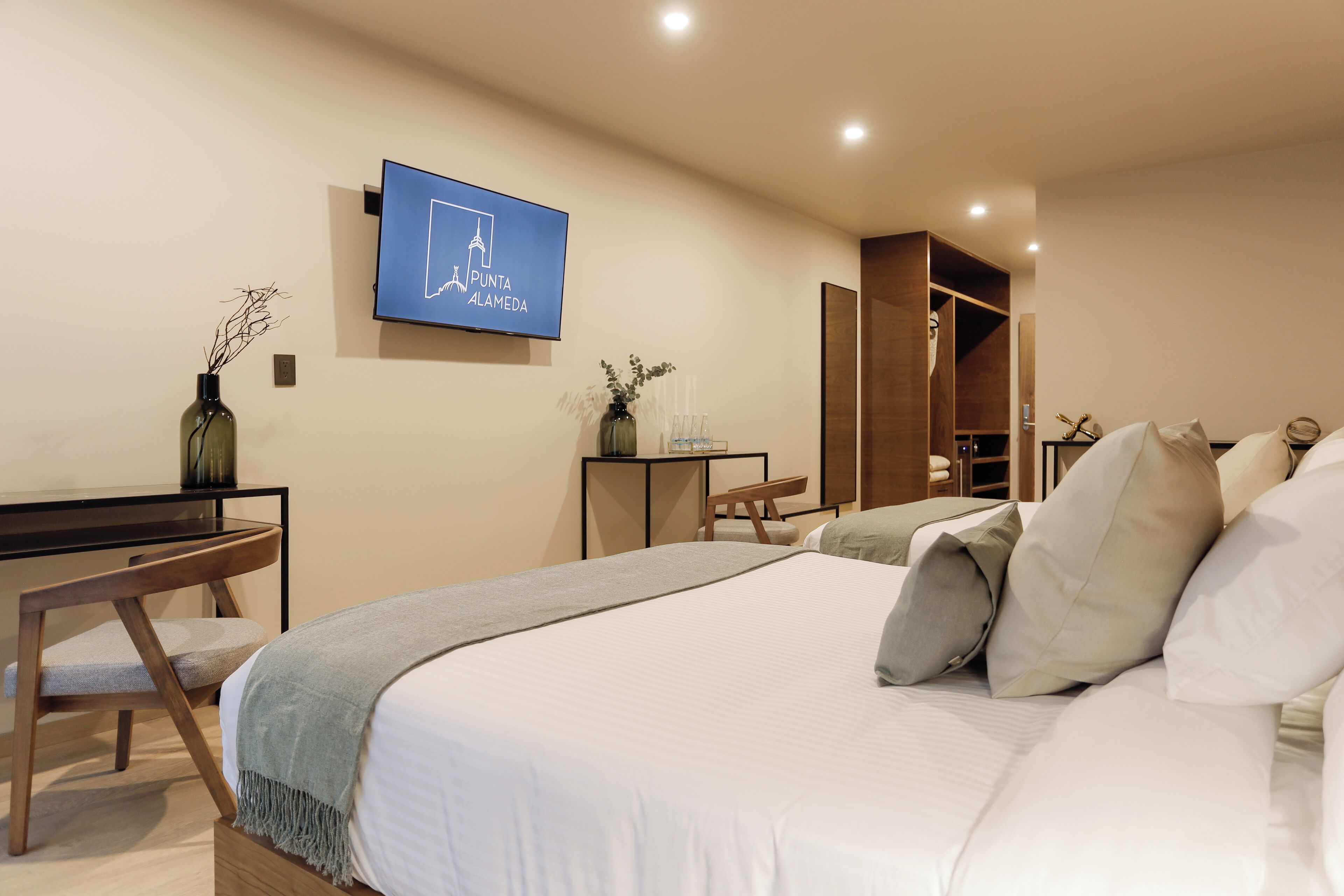 Habitación doble Premium | Caja de seguridad en la habitación, cortinas blackout y insonorización 