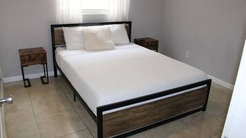 3 bedrooms, desk, iron/ironing board, travel crib
