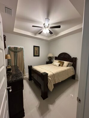 2 bedrooms, iron/ironing board, free WiFi