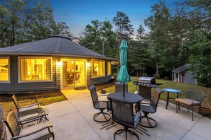 A house with a covered patio area featuring outdoor furniture and a grill. - Secluded Yurt Hideaway 10 min to Table Rock (cleveland)