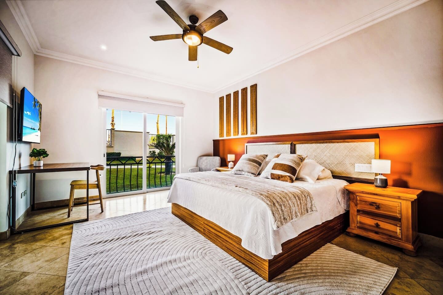 2 室のベッドルーム、セーフティボックス (室内)、デスク、アイロン / アイロン台