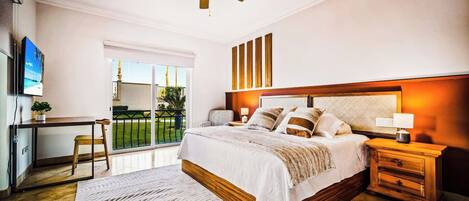 2 室のベッドルーム、セーフティボックス (室内)、デスク、アイロン / アイロン台