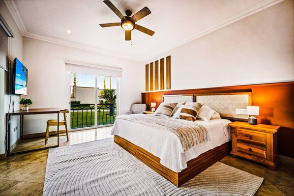 2 habitaciones, caja de seguridad en la habitación y escritorio 