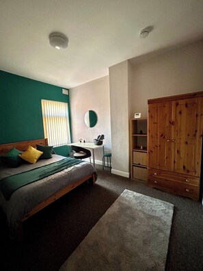 House - Spacious Coventry House With 4 Bedrooms (Coventry)