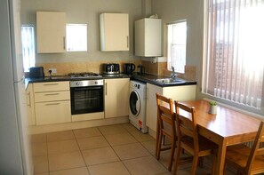 獨棟房屋 | 私人廚房 | 電冰箱、微波爐、烤箱、爐台