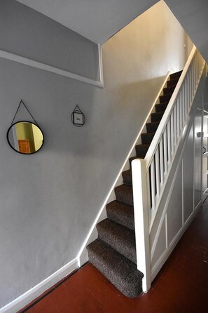 House | Interior - Spacious Coventry House With 4 Bedrooms (Coventry)