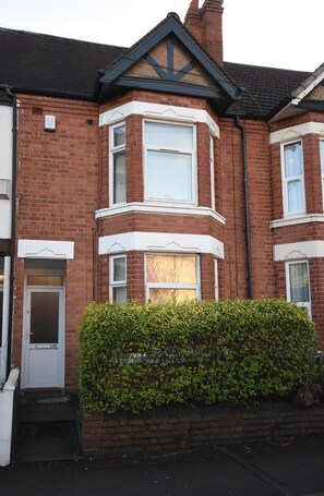 House | Exterior - Spacious Coventry House With 4 Bedrooms (Coventry)