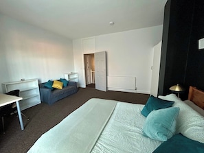 House - Spacious Coventry House With 4 Bedrooms (Coventry)