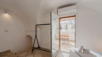 2 makuuhuonetta, vauvan matkasänky, vuodevaatteet