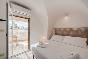 Unclassified image, 2 of 30, button